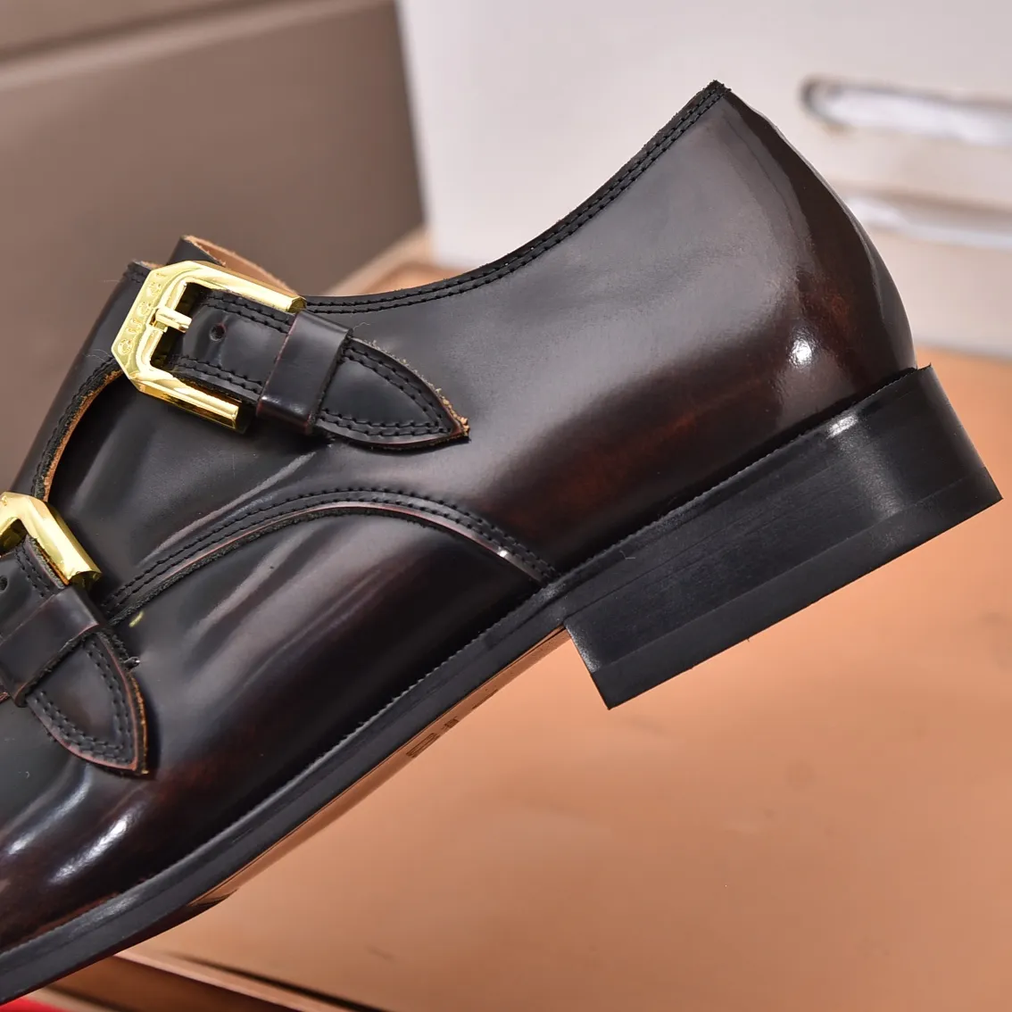 Men's shoes 💰560 (high-end, all cowhide) GUCCI high-end formal leather shoes, original imported fabrics from Italy, cowhide lining, original hardware. I believe you will be struck by it from the first moment you see it. The avant-garde atmosphere can no longer fully interpret its elegance. AAA grade rubber outsole, super comfortable. Original counter last, ensuring its original version and quality. The simple upper ensures its comfort and breathability. A pair of truly good shoes has its own unique soul, famous quality, regular size 38-44 (45 46 customized)